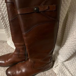 Leather Frye boots. Very good condition.